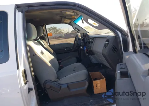 2013 Ford F-250 Xl z USA, uszkodzony, nr VIN 1FT7X2B67DEB13590